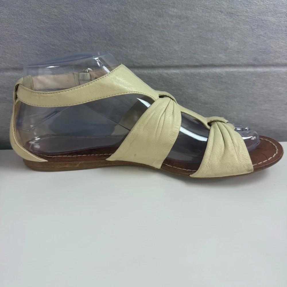Coach Tracy Ivory Leather Bow Flat Gladiator Sandals Womens‎ Size 7B A8045